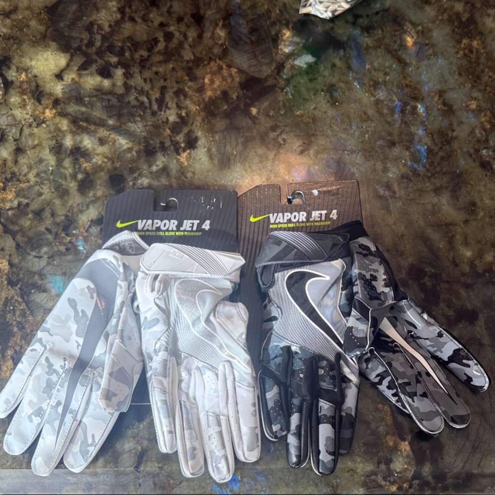 Nike Vapor Jet 4 Camo Gloves in Black and Gray